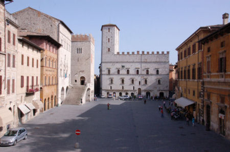 Piazza del Popolo - Palazzo dei Priori